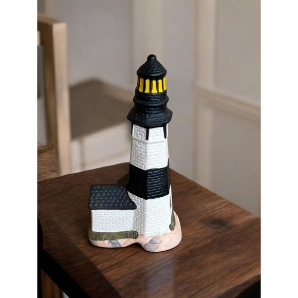 Ceramic Hand-Painted Montauk NY Lighthouse Figurine - Picture 4 of 8